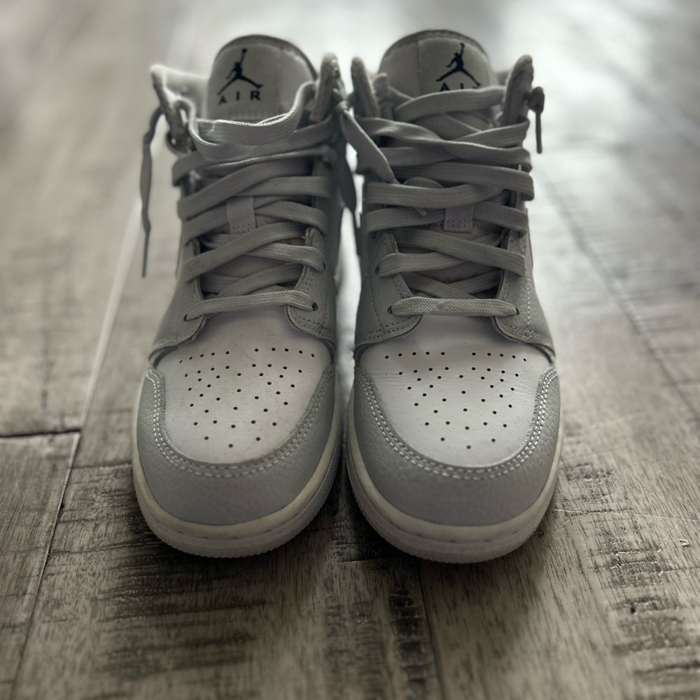 Nike Air Jordan 1 Mid Light Gray/White – Size 5.5Y